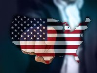 经济类新闻时政短评，近期市场动态与政策影响